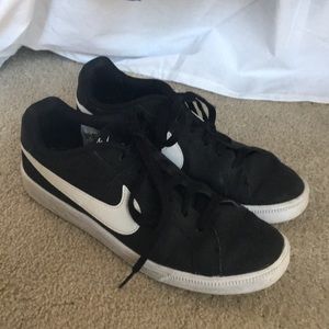 Nike Women’s Blazers low top sneakers